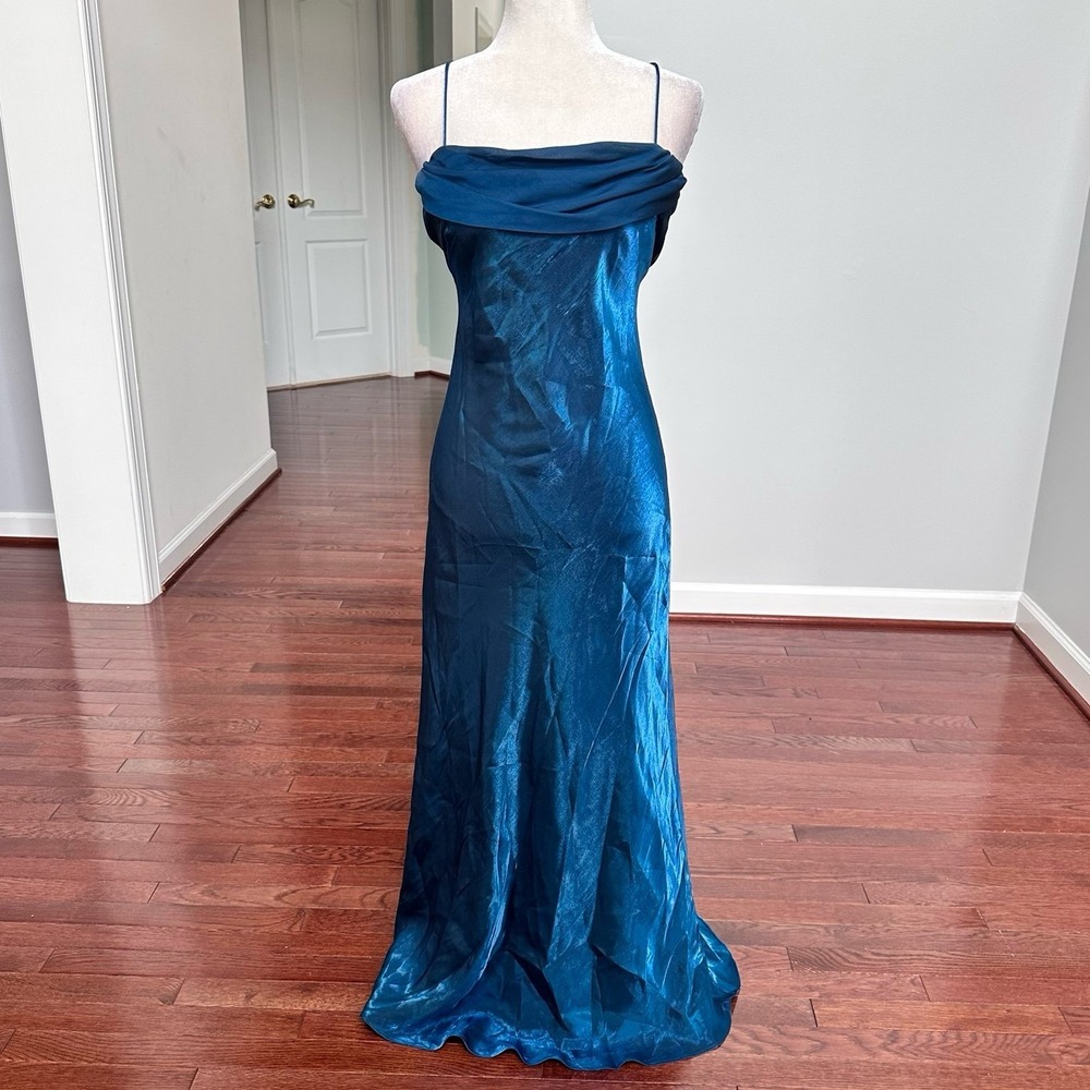 Betsy & Adam by Linda‎ Bernell Blue Iridescent Metallic Feminine Gown Dress